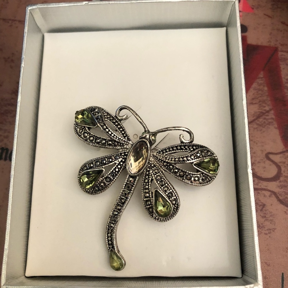 Nib Green stone dragonfly pendant